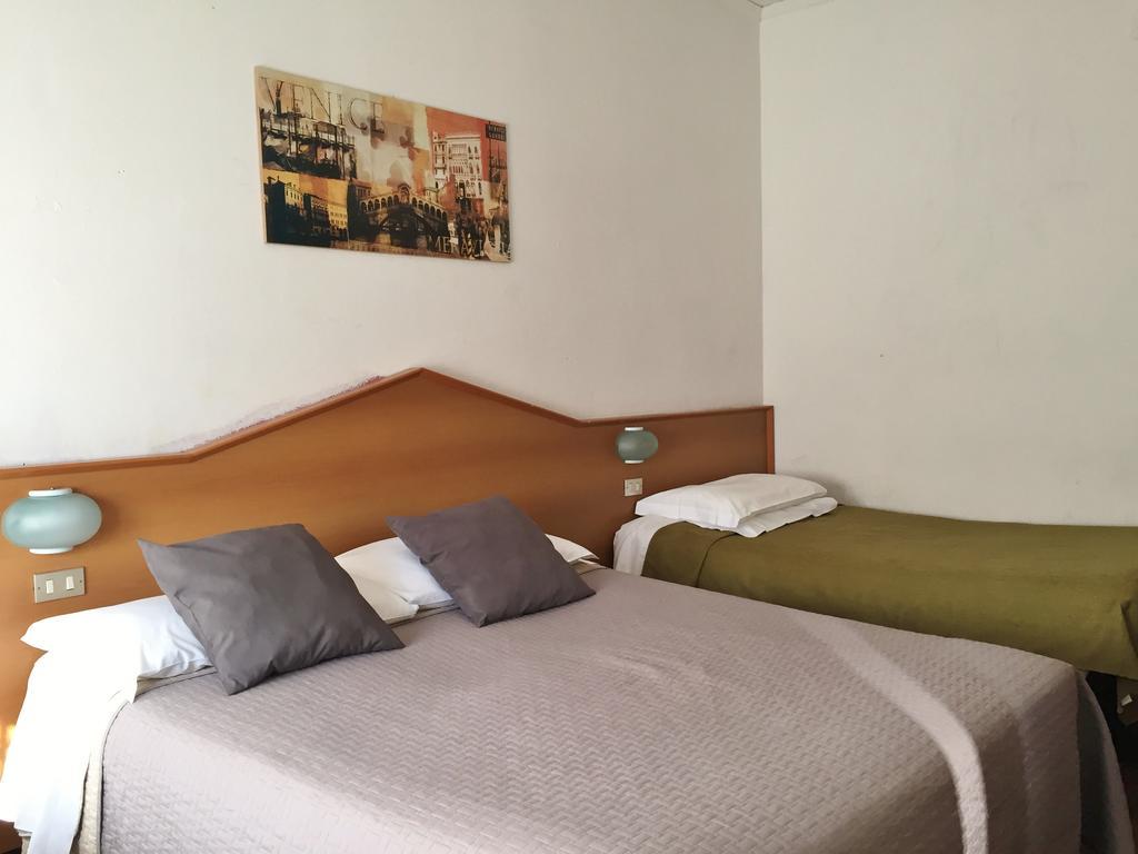 Hotel Ambra Мілан Екстер'єр фото